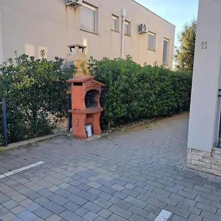 Apartman Lozancic Vir Bagian luar foto