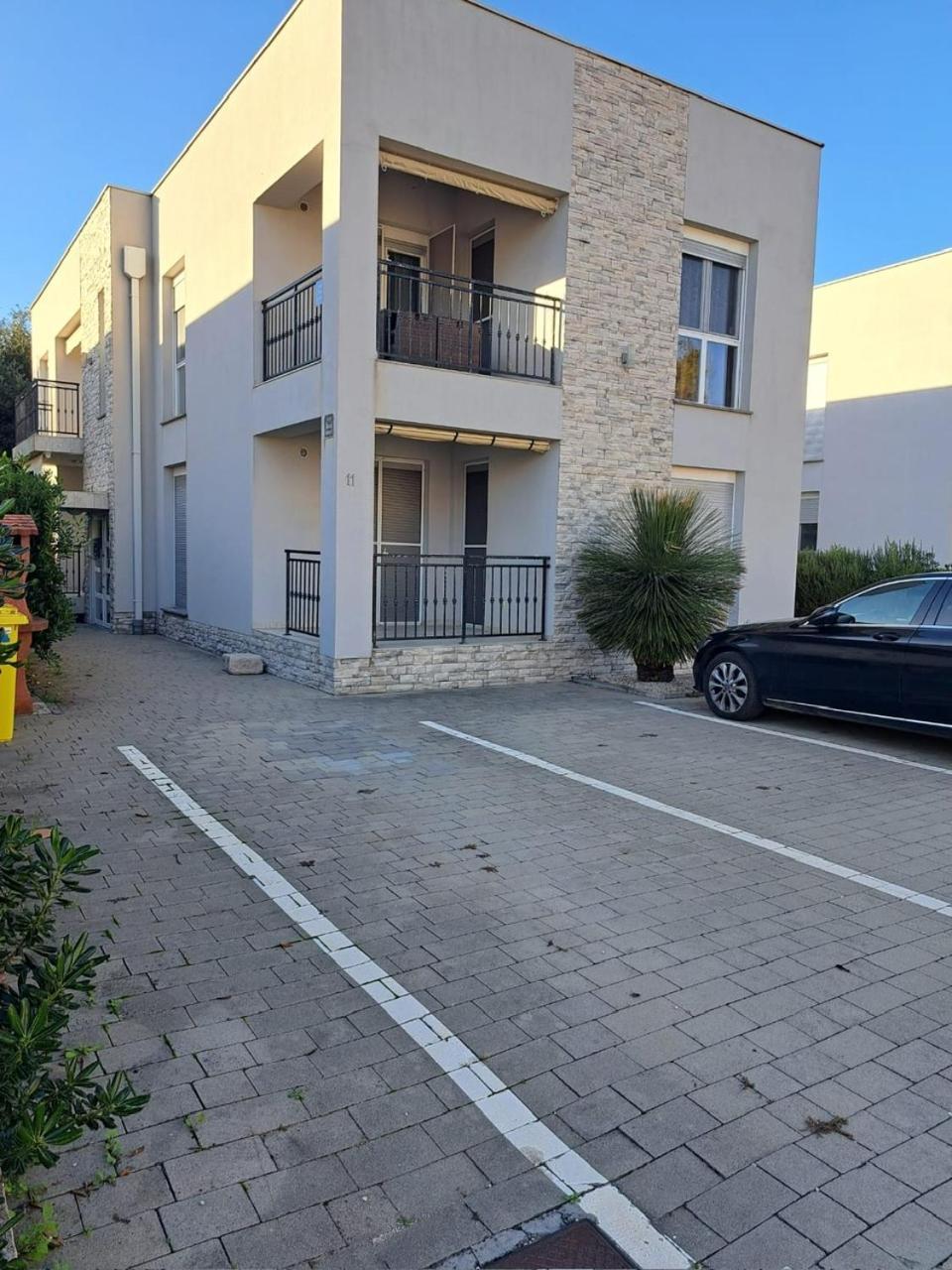 Apartman Lozancic Vir Bagian luar foto