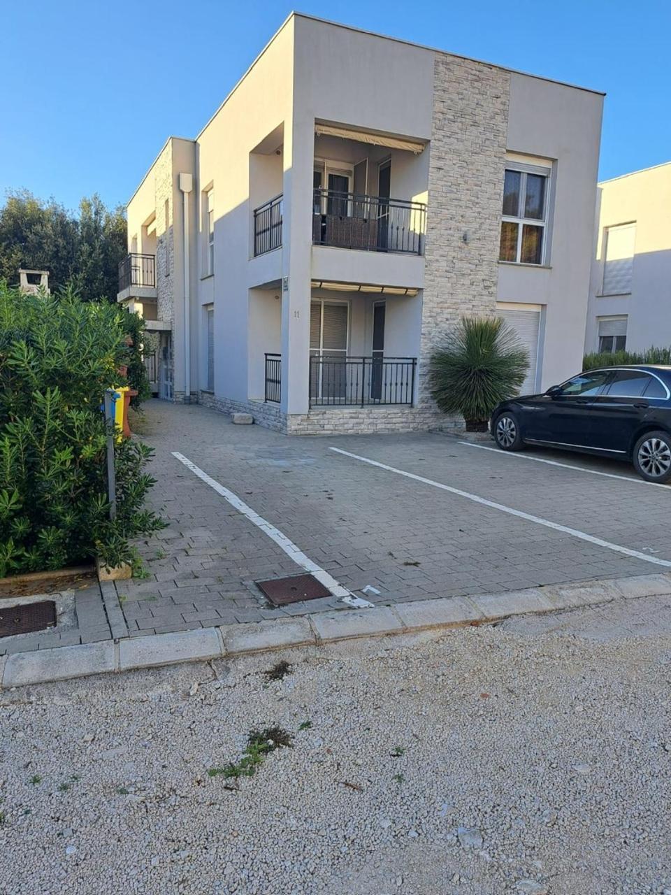 Apartman Lozancic Vir Bagian luar foto